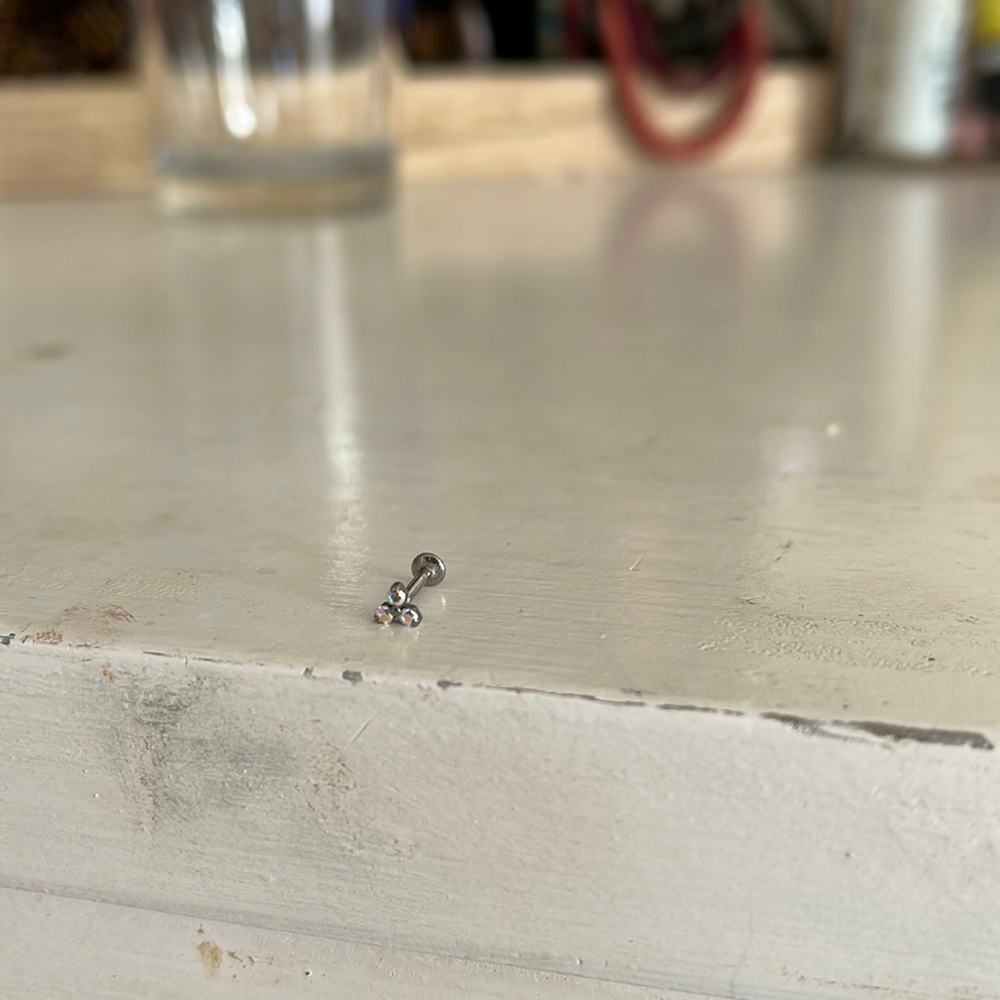 Trinity threadless implant-grade titanium stud for cartilage piercings